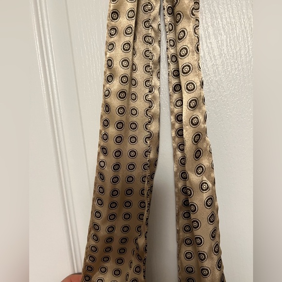 Gold coloured narrow scarves x 2 - Picture 2 of 5